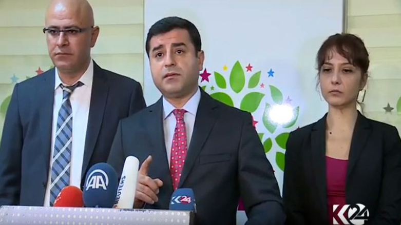 Demîrtaş:Em ligel pergala serokatiyê najîn